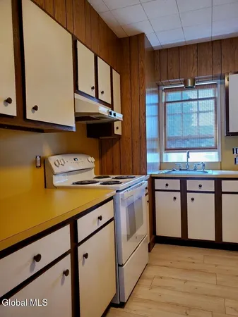 $1,250 | 1058 Washington Avenue, Unit 2, Albany, NY 12203