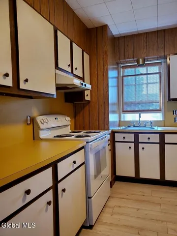 $1,250 | 1058 Washington Avenue, Unit 2, Albany, NY 12203