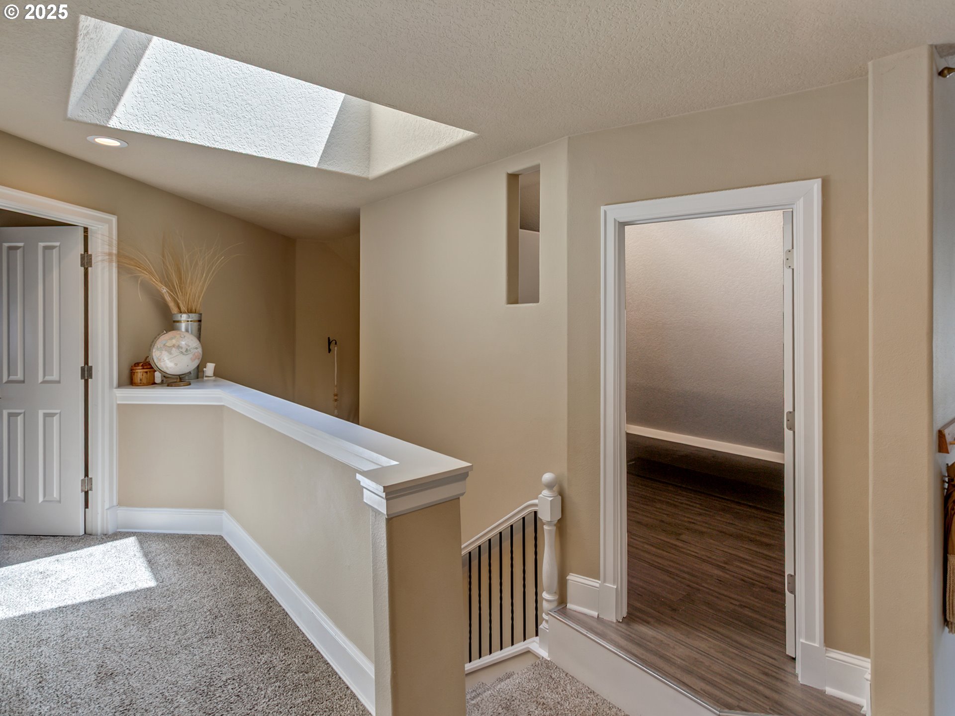 7913 Southwest Leiser Lane Portland, OR 97224 - Photo 21 of 35 Hallway