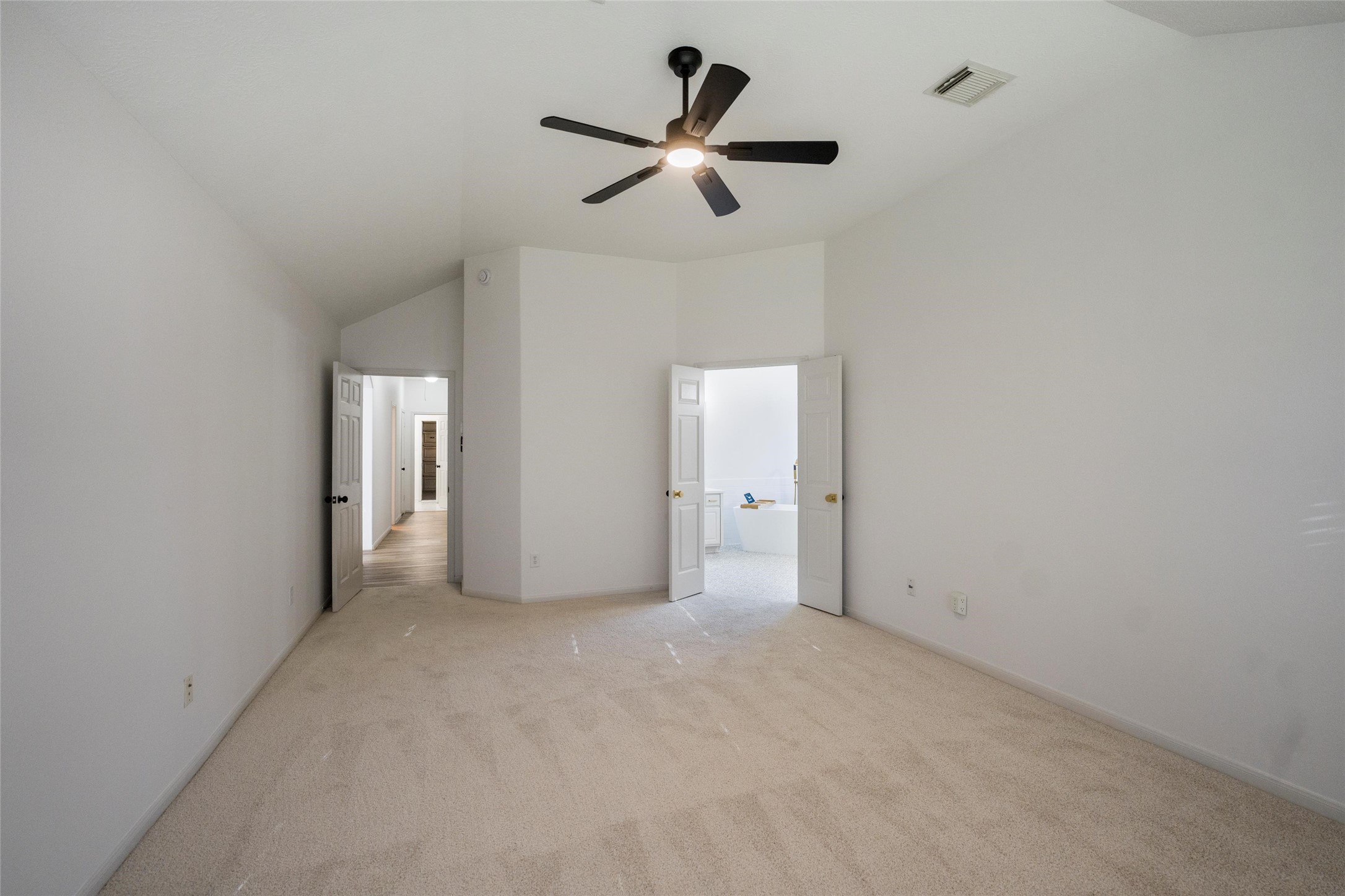 3303 Viking Landing Court Spring, TX 77388 - Photo 24 of 46 en empty room with closet and windows