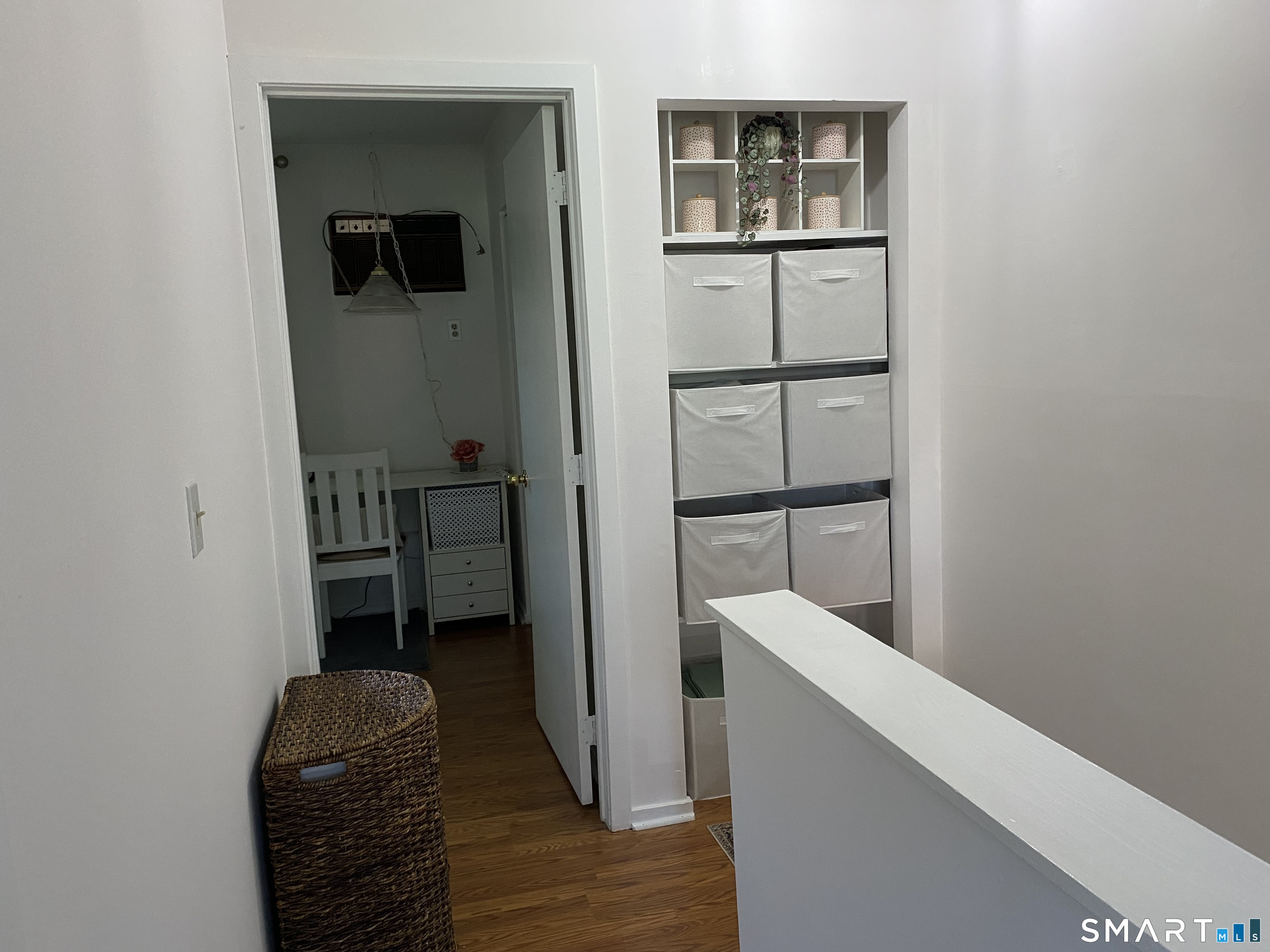 585 Park Road, Unit 58 Waterbury, CT 06708 - Photo 12 of 23 Second floor landing