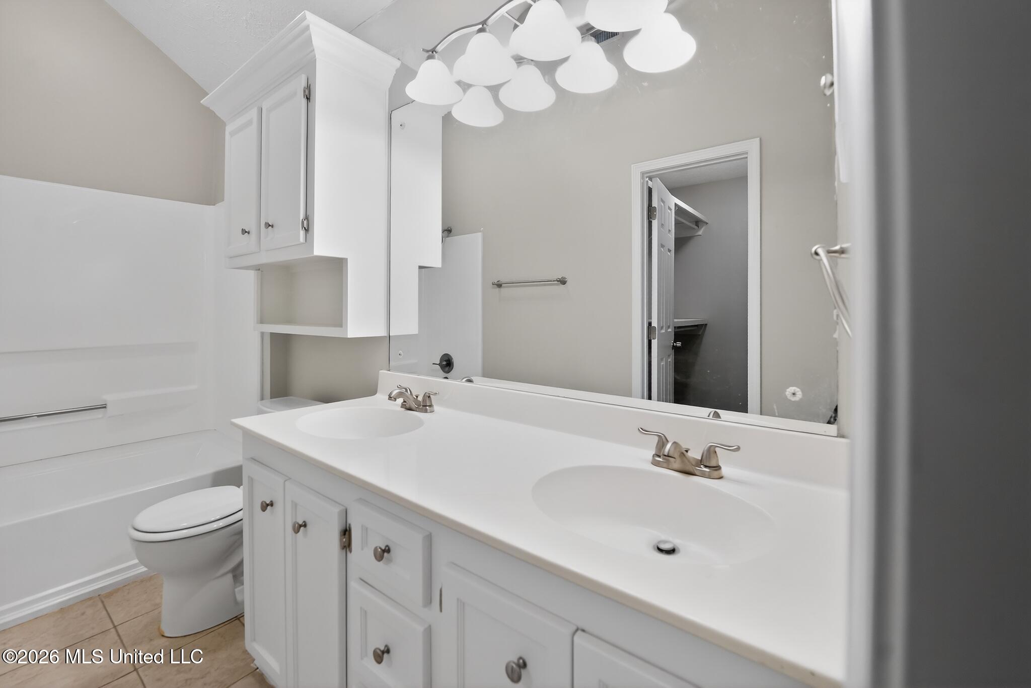 704 Dunleith Lane Ridgeland, MS 39157 - Photo 9 of 15 14_704_Dunleith_Ln-Bathroom-7615