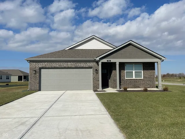 $2,300 | 940 Saddlebrook Farms Boulevard, Whiteland, IN 46184