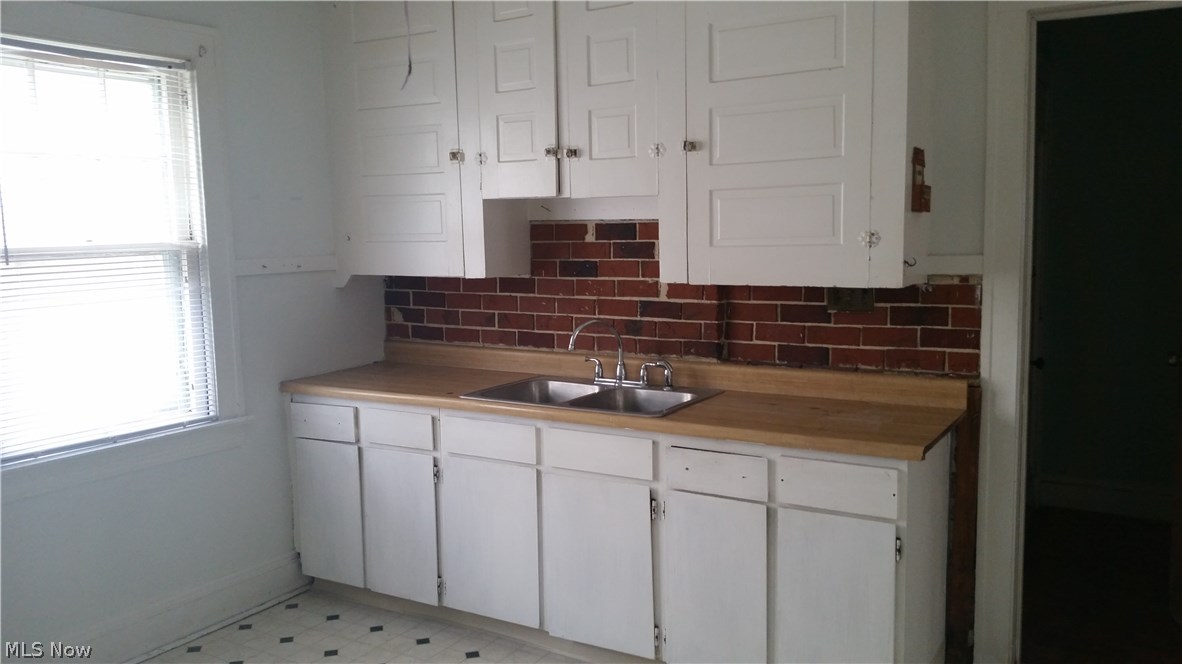 892 Elbon Road Cleveland, OH 44121 - Photo 16 of 29