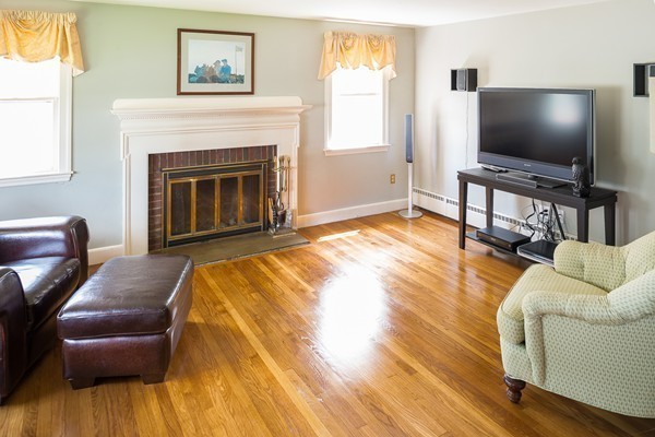 49 Hawley Road Melrose, MA 02176 - Photo 5 of 15 Gallery Image 5