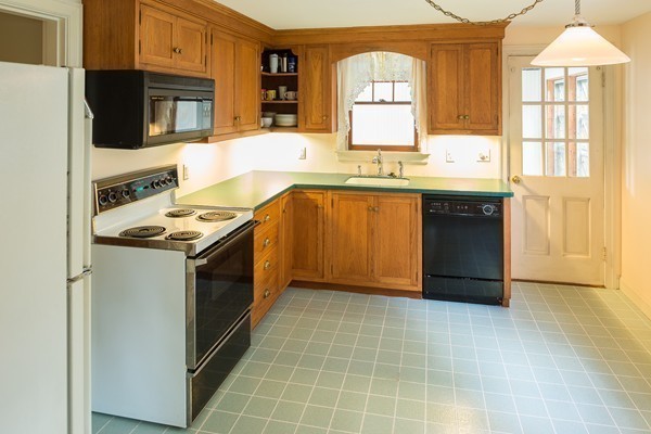 49 Hawley Road Melrose, MA 02176 - Photo 6 of 15 Gallery Image 6