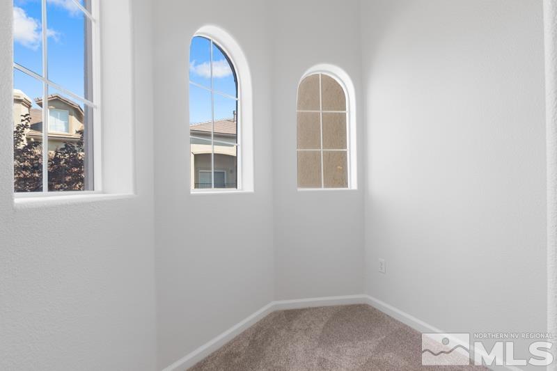17000 Wedge Parkway, Unit 2925 Reno, NV 89511 - Photo 17 of 23 an empty room with windows and mirror