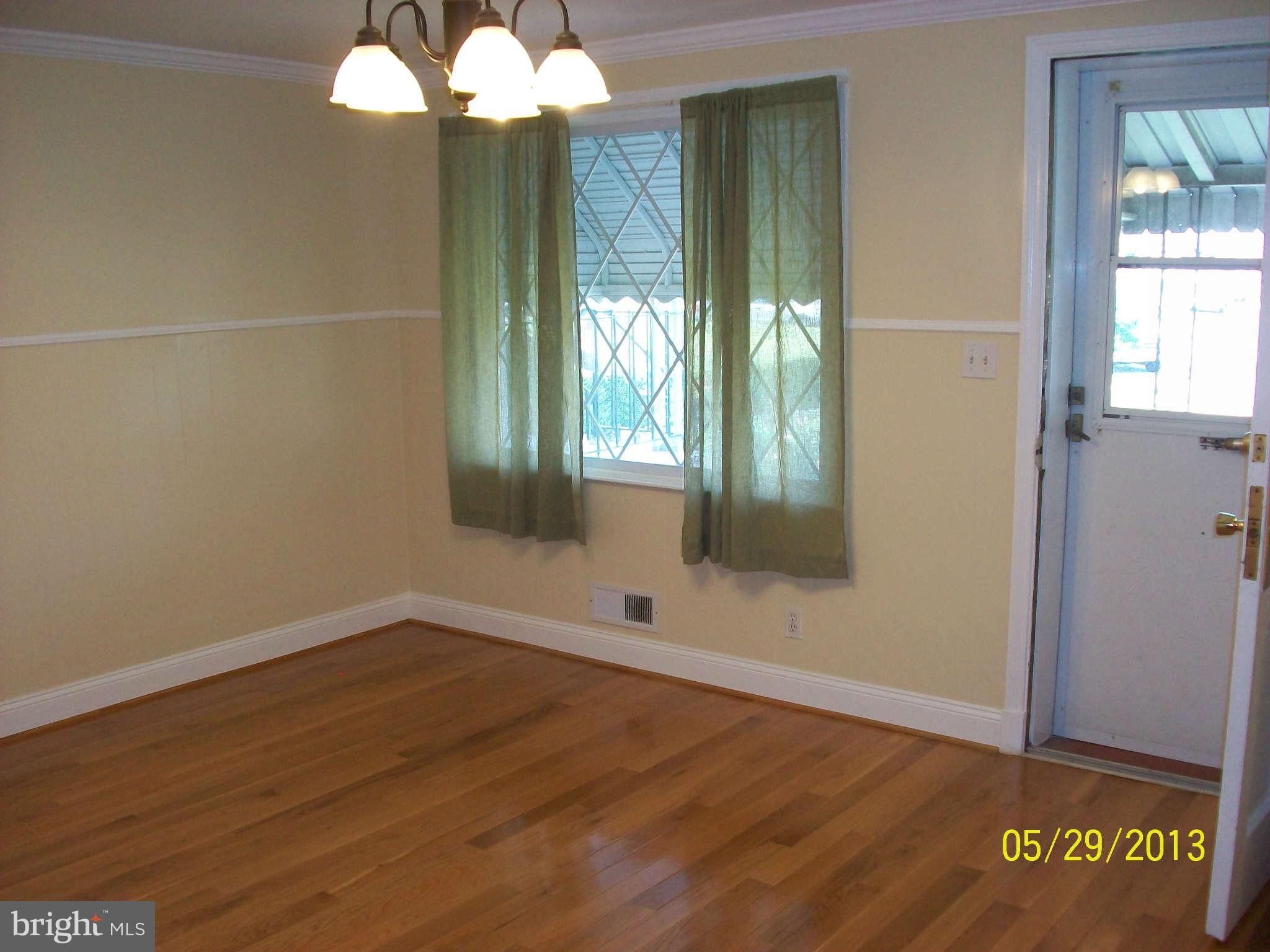 1936 Searles Road Baltimore, MD 21222 - Photo 5 of 13 Living Room
