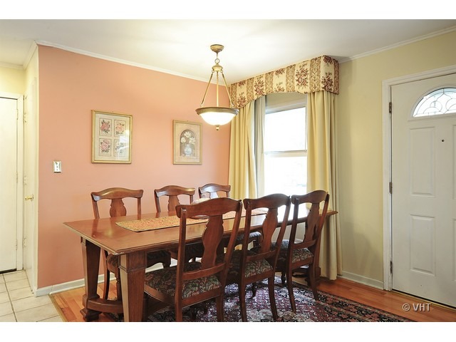1026 Dell Road Northbrook, IL 60062 - Photo 3 of 13
