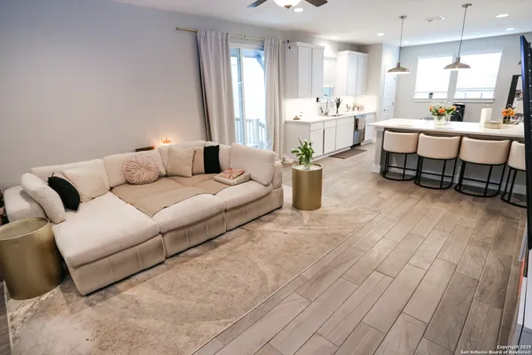 $3,200 | 1511 East Sandalwood Lane, Unit 8, San Antonio, TX 78209