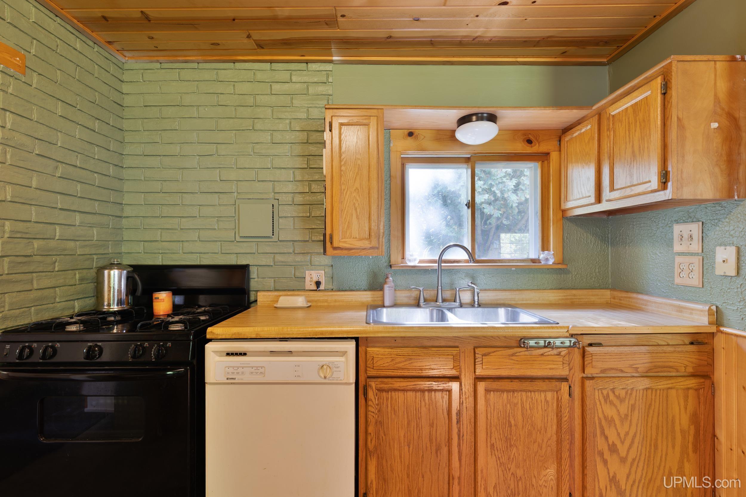 1375 Mangum Road Deerton, MI 49822 - Photo 33 of 87 Gallery Image 33