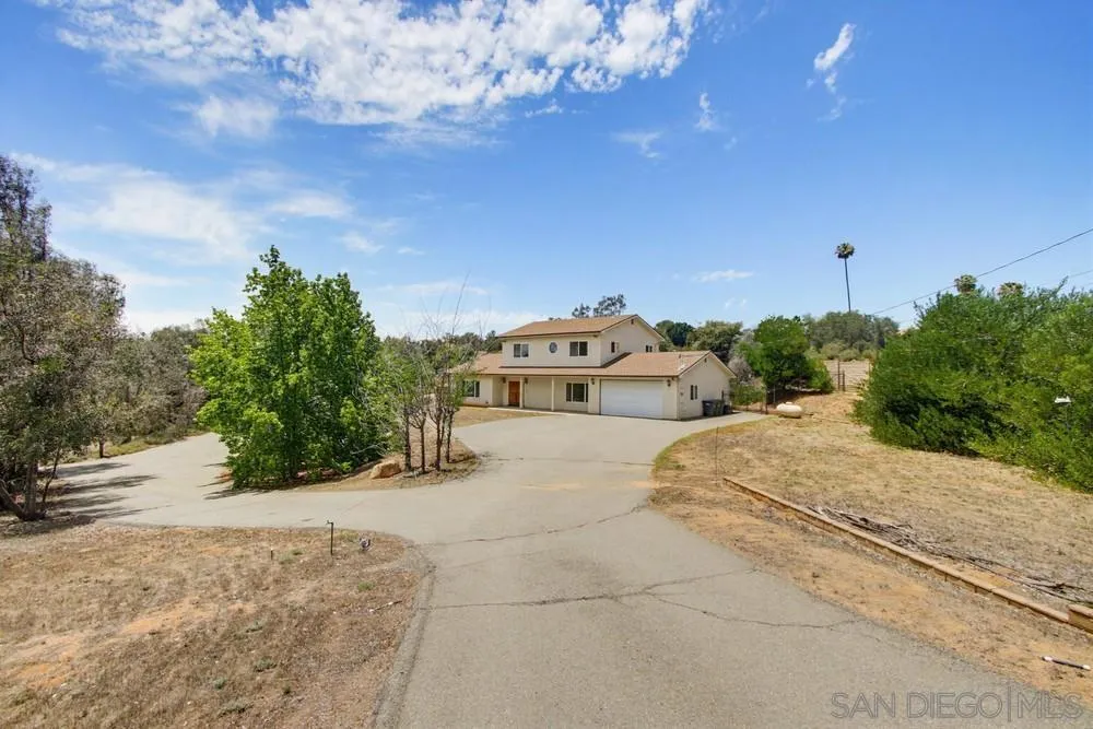 171 Dawn View Way El Cajon, CA 92021 - Photo 3 of 75