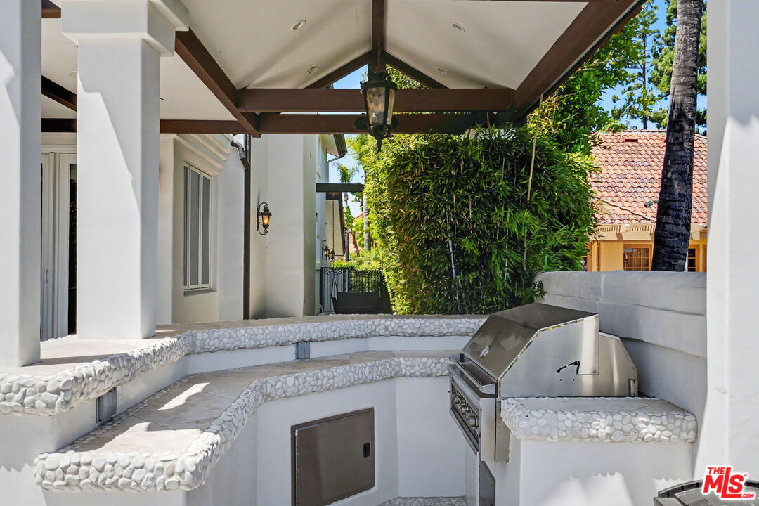 12608 Promontory Road Los Angeles, CA 90049 - Photo 25 of 68