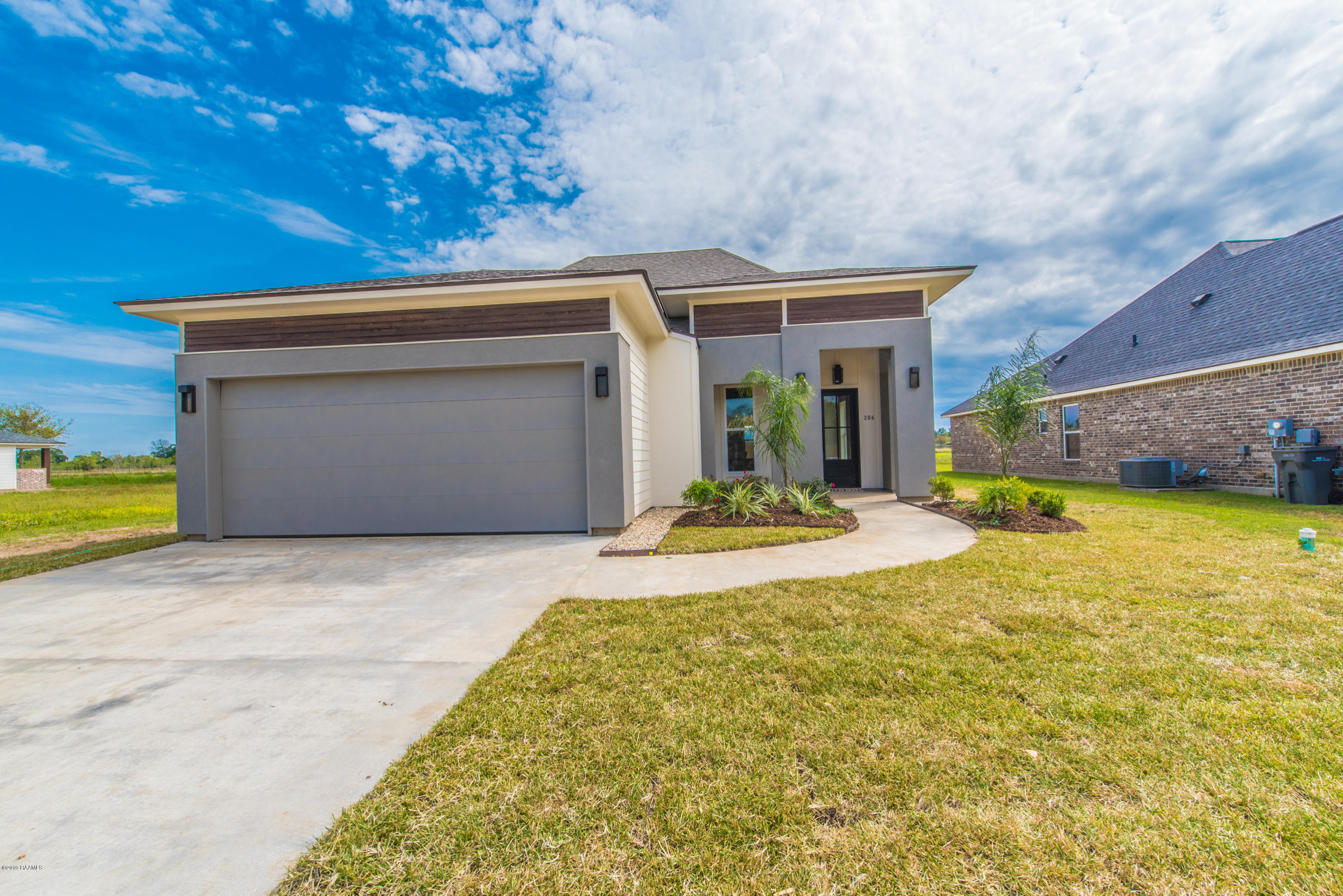 206 Whispering Meadows Road Broussard, LA 70518 - Photo 2 of 31 Gallery Image 2