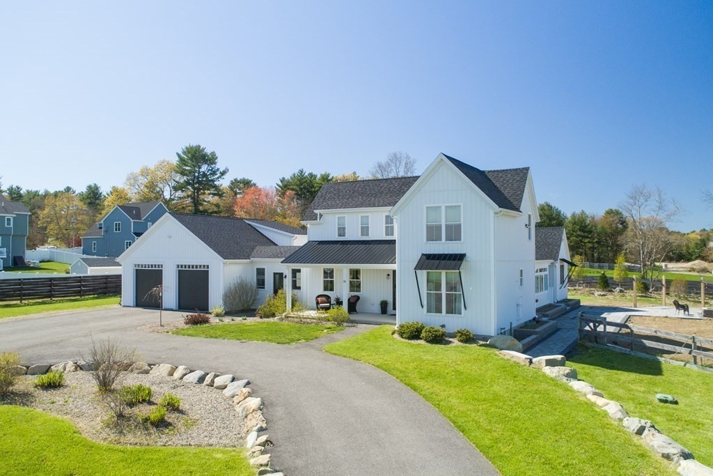 33 Christopher's Way Raynham, MA 02767 - Photo 3 of 32 Gallery Image 3