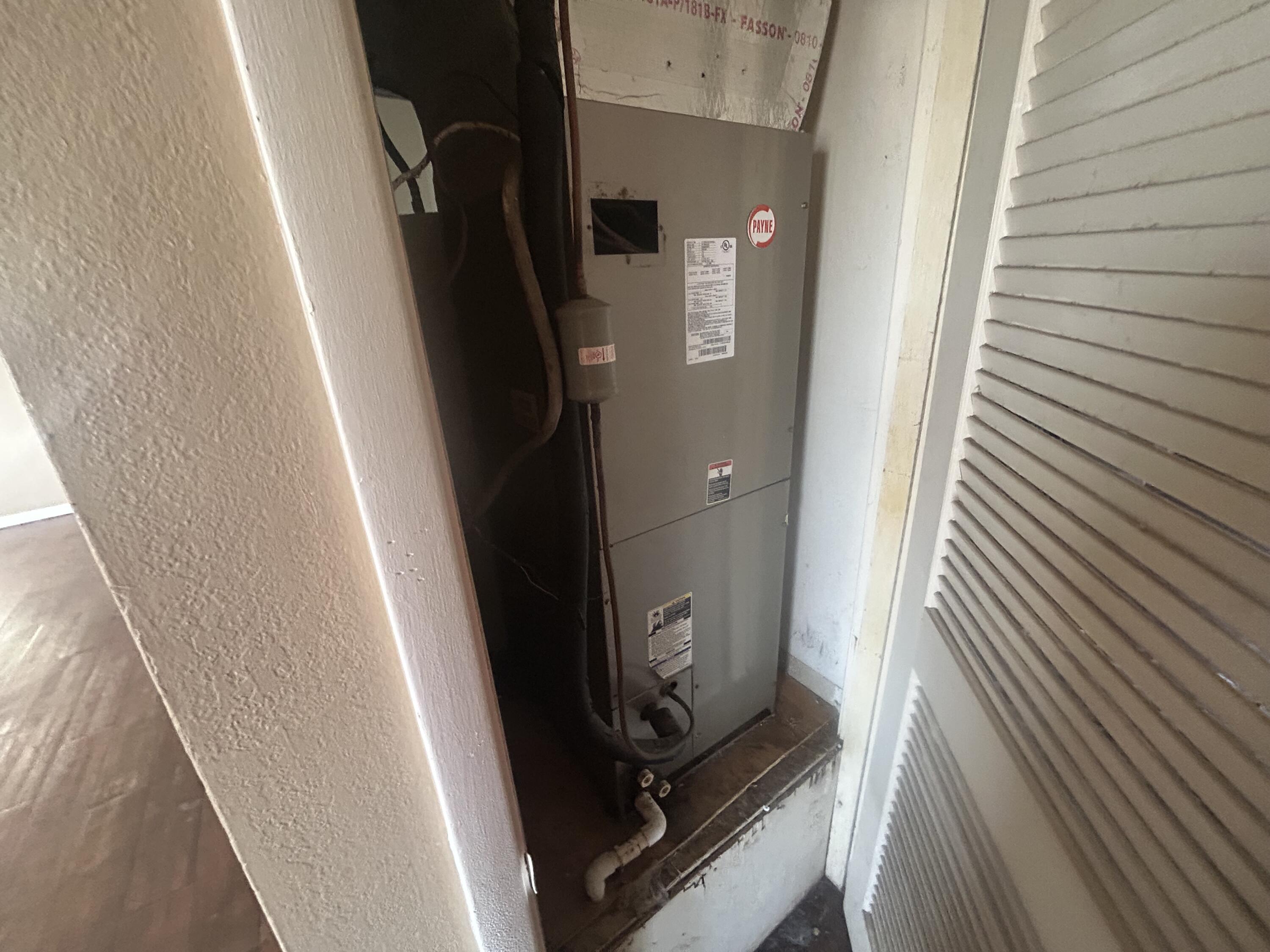 100 Pecos Place Plainview, TX 79072 - Photo 22 of 32 a view of walk in closet