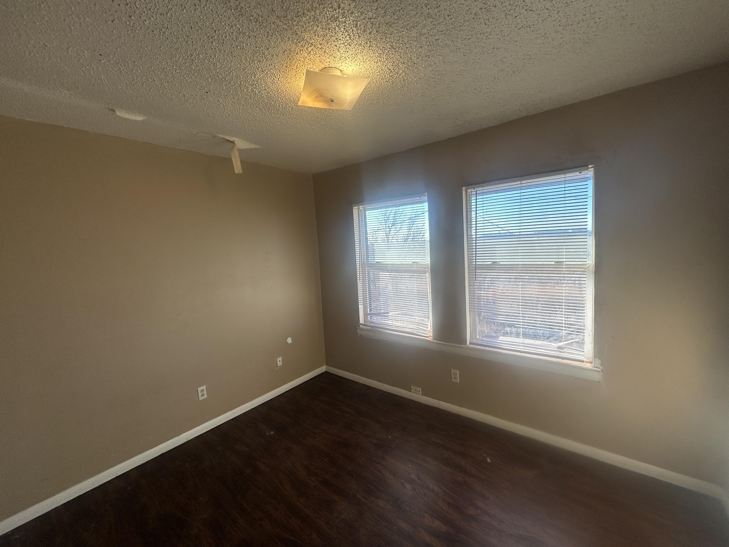 100 Pecos Place Plainview, TX 79072 - Photo 24 of 32 an empty room with a window