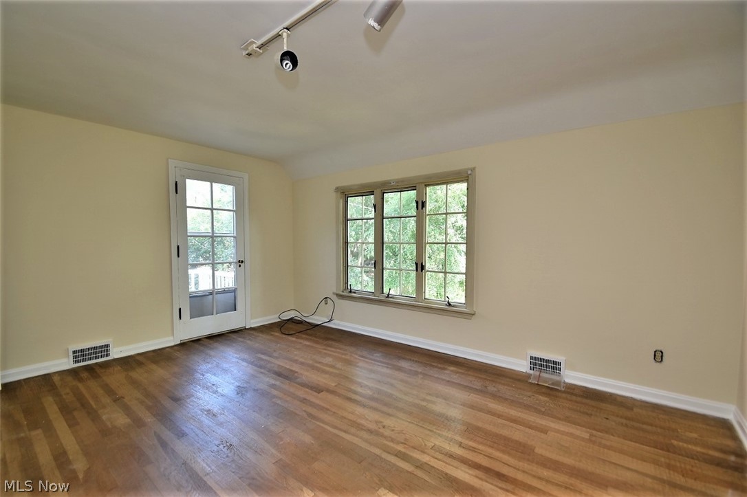 3518 Edison Road Cleveland, OH 44121 - Photo 21 of 26 Gallery Image 21