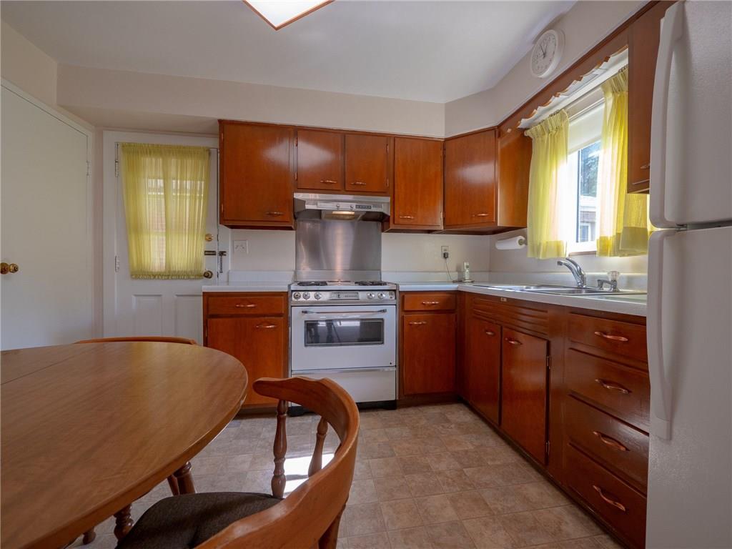 516 Loretto Road Pittsburgh, PA 15217 - Photo 11 of 25 Two sunny windows light this kitchen.