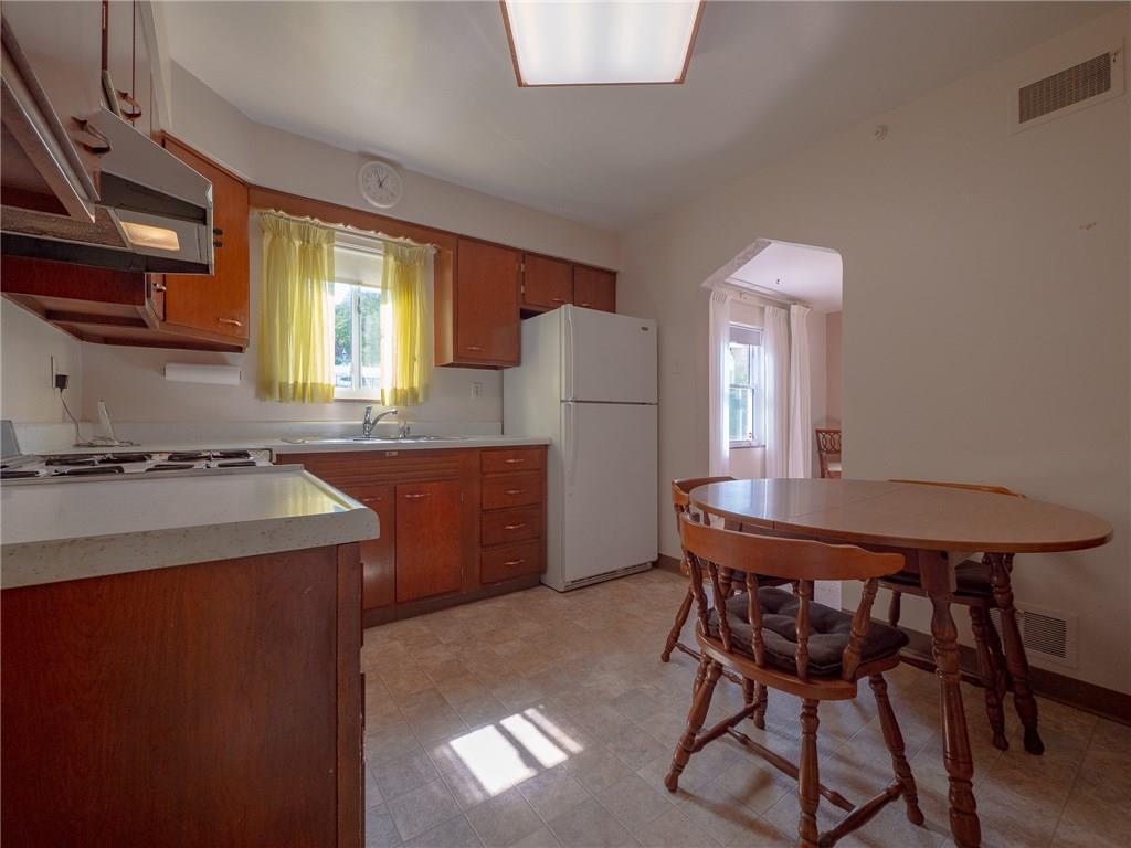 516 Loretto Road Pittsburgh, PA 15217 - Photo 12 of 25 Clean and orderly
