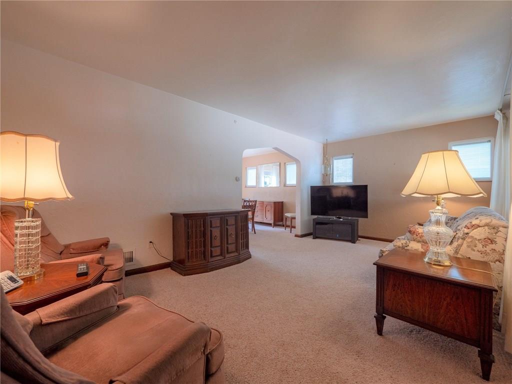 516 Loretto Road Pittsburgh, PA 15217 - Photo 3 of 25 Step inside to find a spacious livingroom with high ceilings.