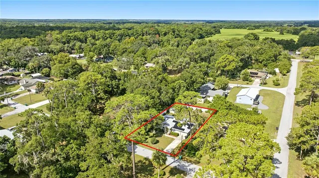 a view of an outdoor space