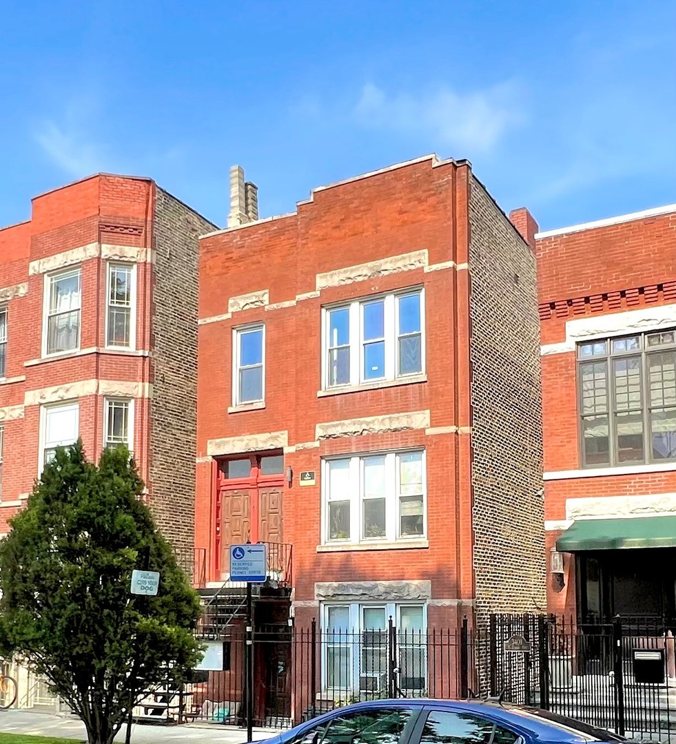 3405 South Union Avenue Chicago, IL 60616 - Photo 1 of 18 a blue building with a large windows