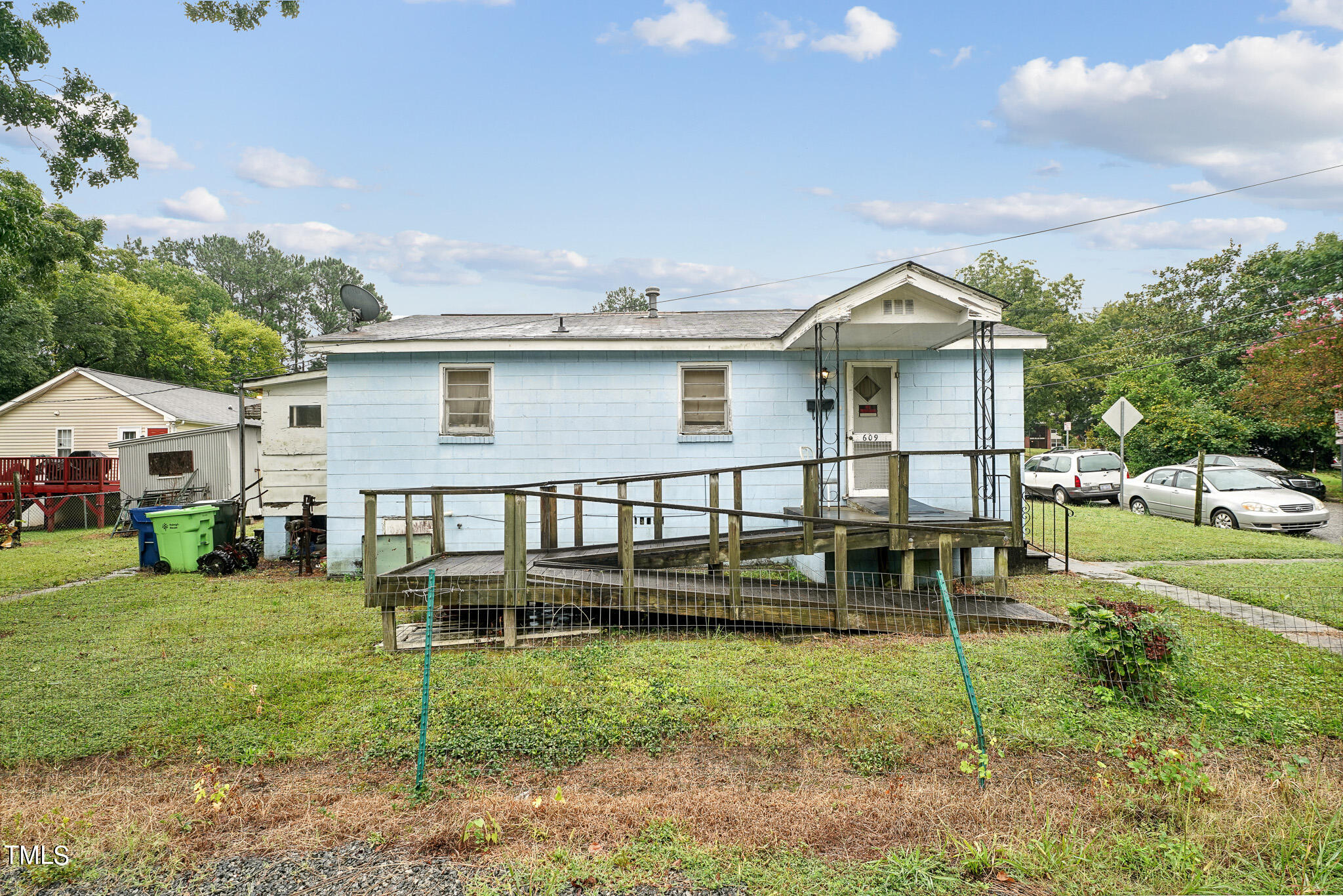 609 Okelly Street Raleigh, NC 27607 - Photo 3 of 10 DSC09555