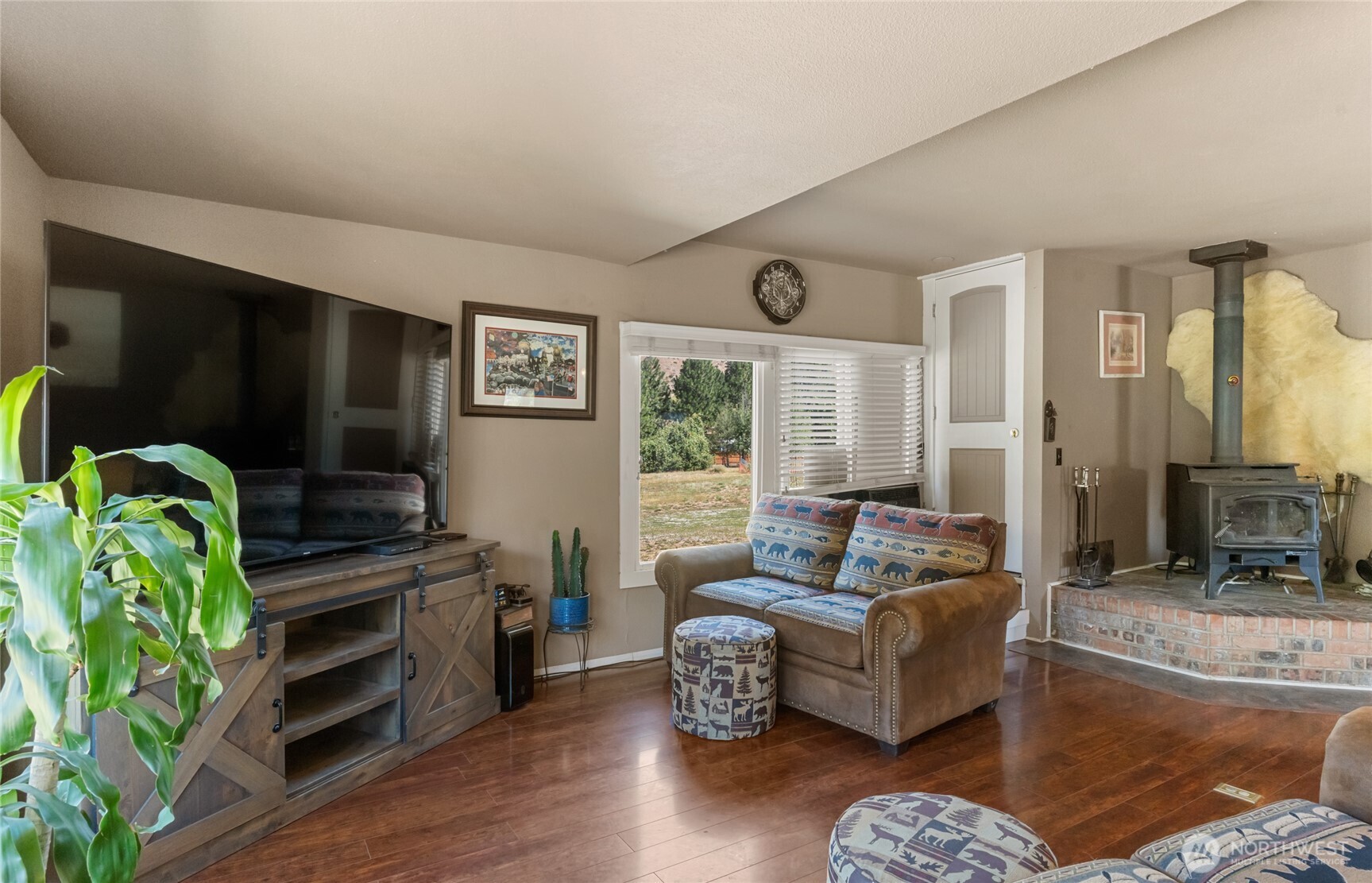 11574 Entiat River Road Entiat, WA 98822 - Photo 8 of 40