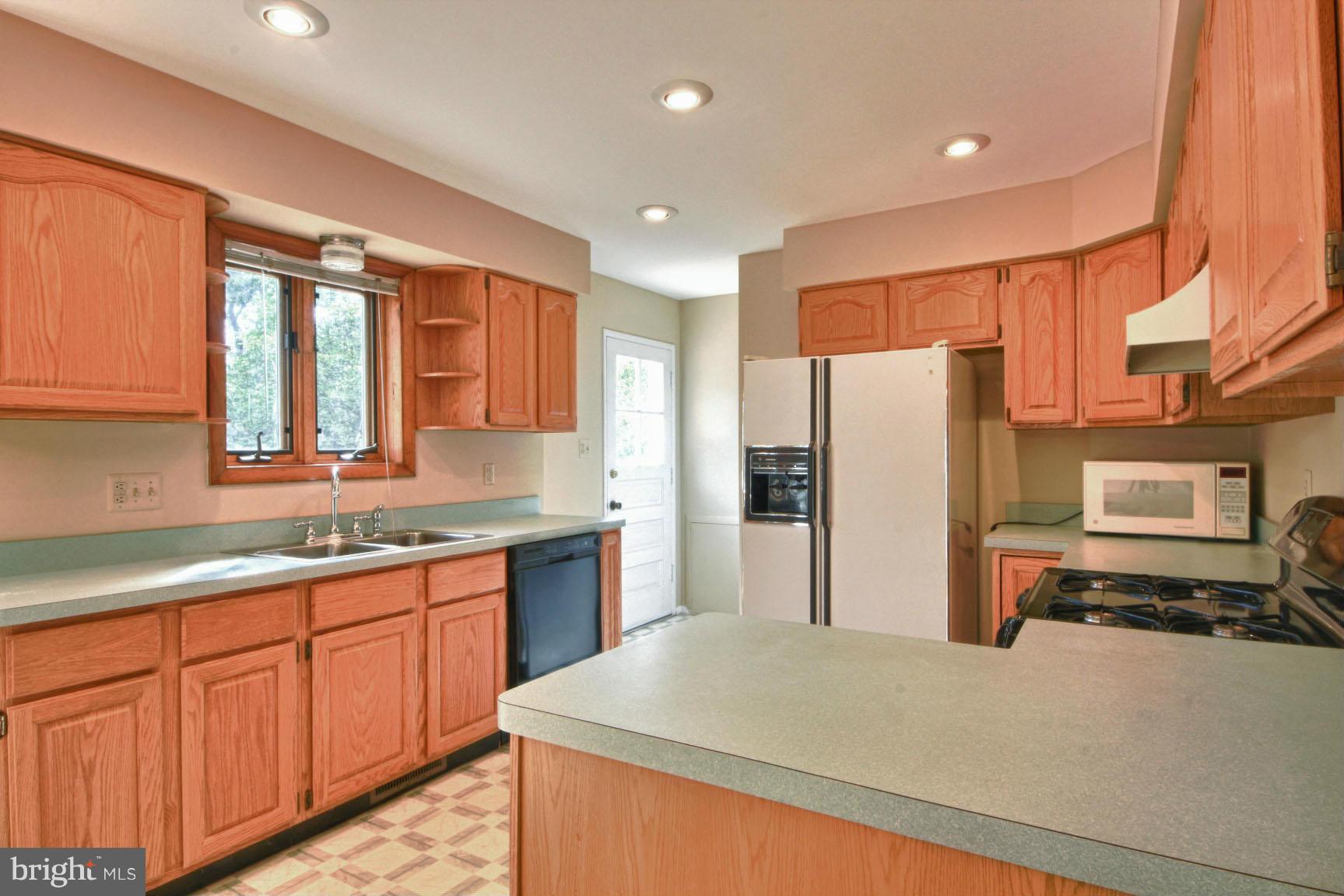 7401 Hallmark Place Springfield, VA 22150 - Photo 6 of 18 Kitchen