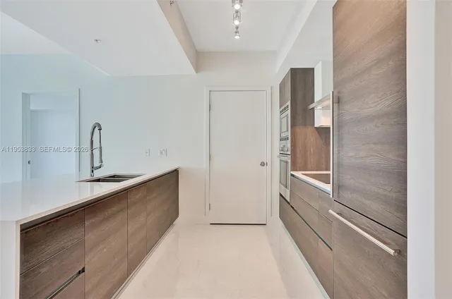 an empty room with windows and ceiling fan