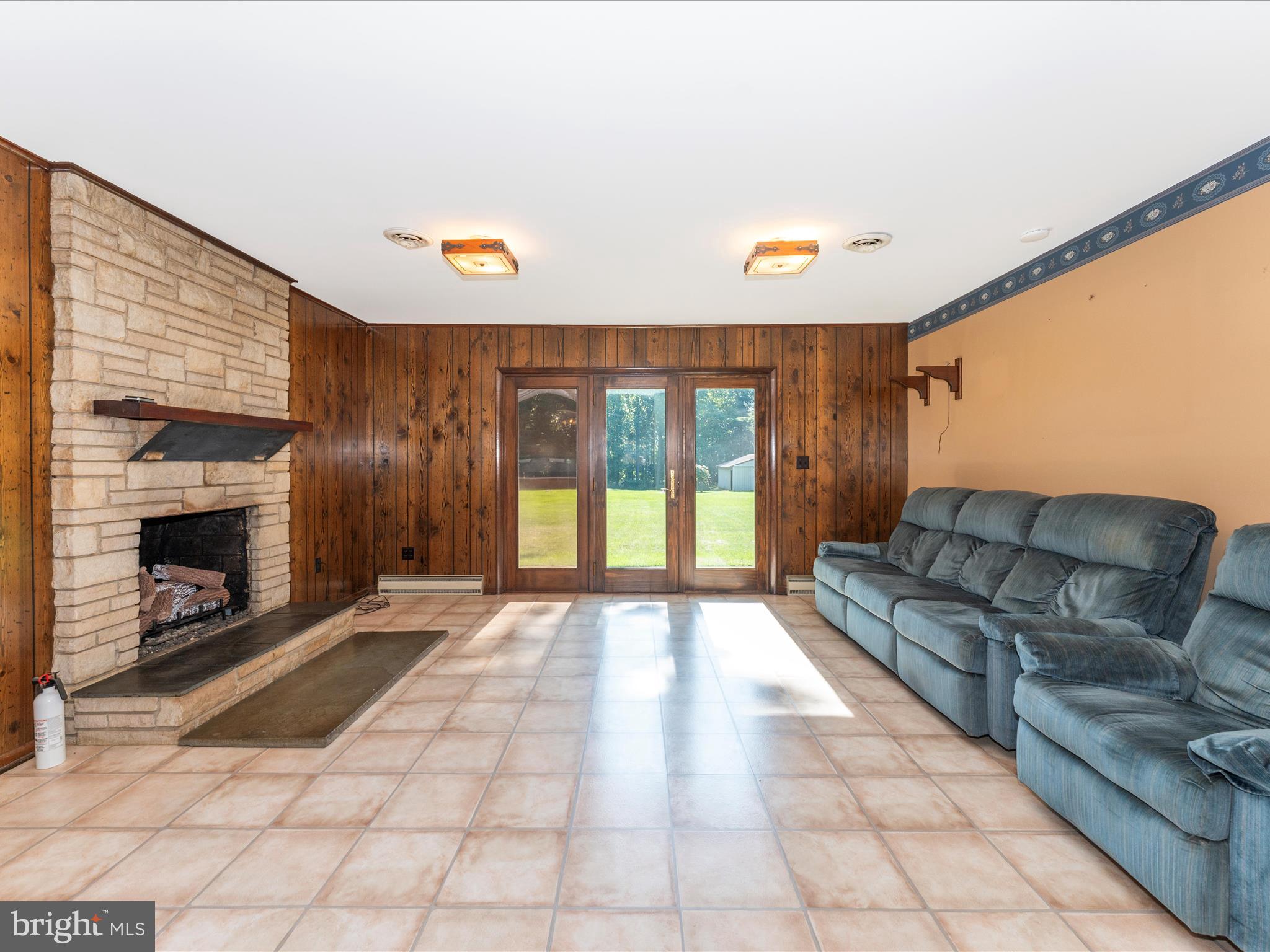 13535 John Kline Road Smithsburg, MD 21783 - Photo 20 of 69 Family Room