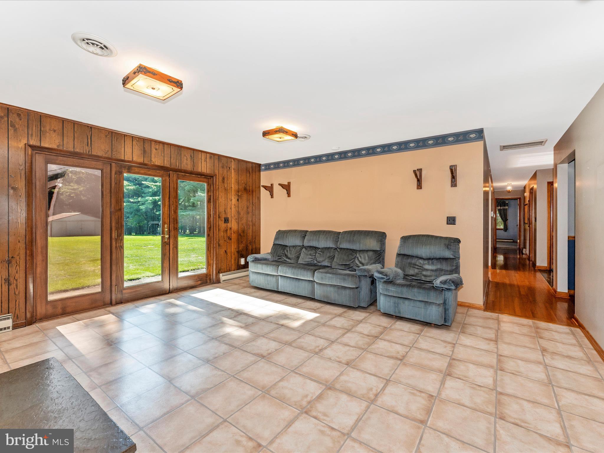 13535 John Kline Road Smithsburg, MD 21783 - Photo 22 of 69 Family Room