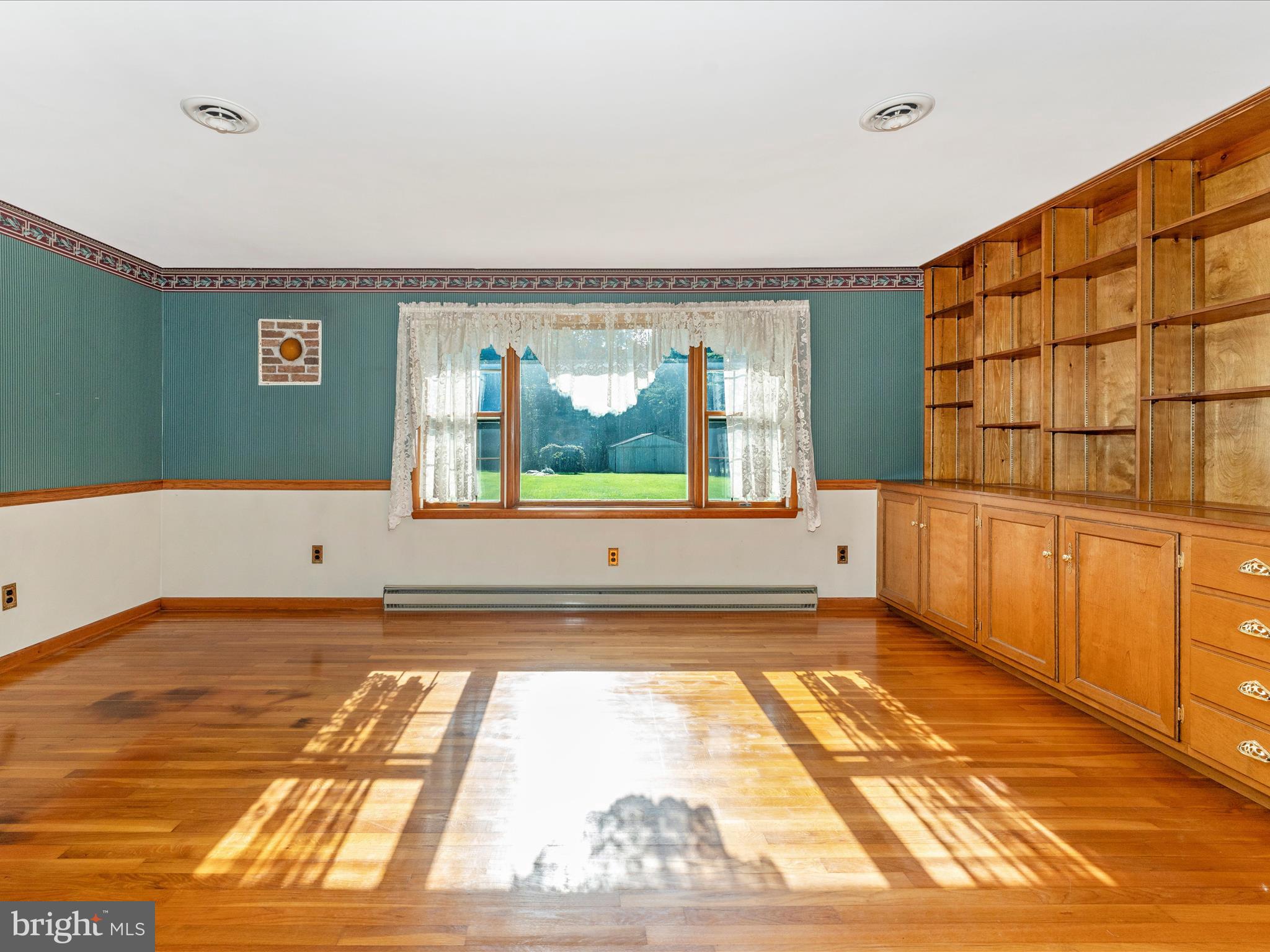 13535 John Kline Road Smithsburg, MD 21783 - Photo 4 of 69 Living Room