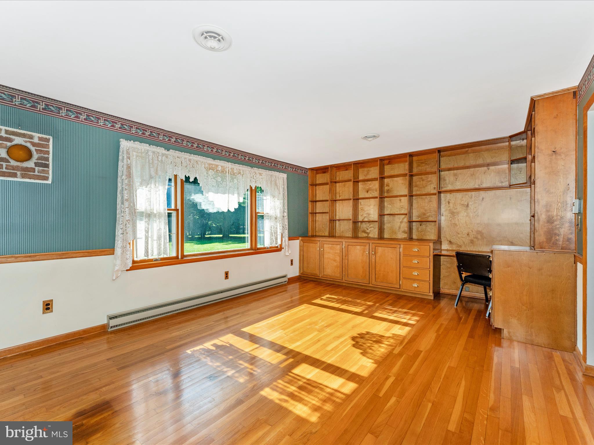 13535 John Kline Road Smithsburg, MD 21783 - Photo 5 of 69 Living Room