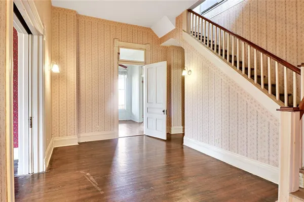 $349,900 | 200 South Colorado Street, Whitney, TX 76692