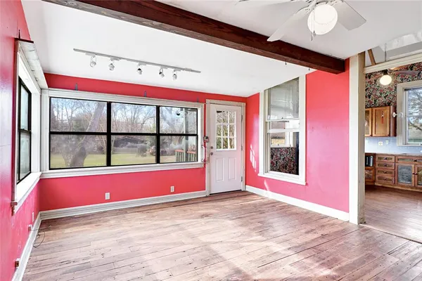 $349,900 | 200 South Colorado Street, Whitney, TX 76692