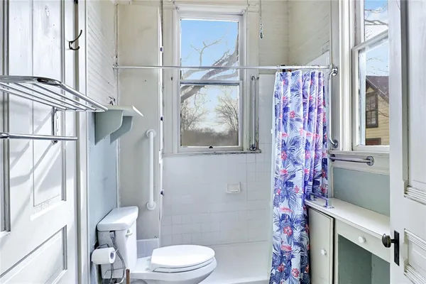 $349,900 | 200 South Colorado Street, Whitney, TX 76692