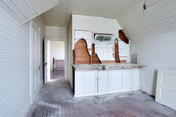 $349,900 | 200 South Colorado Street, Whitney, TX 76692