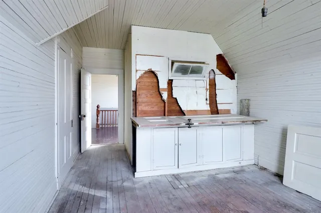 $489,000 | 200 South Colorado Street, Whitney, TX 76692