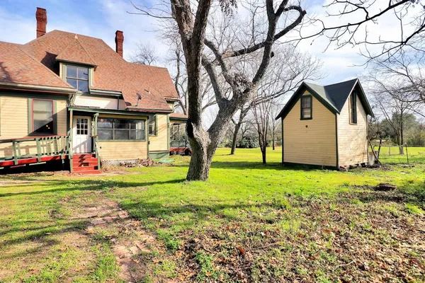 $349,900 | 200 South Colorado Street, Whitney, TX 76692