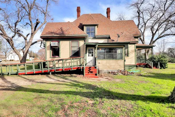 $349,900 | 200 South Colorado Street, Whitney, TX 76692