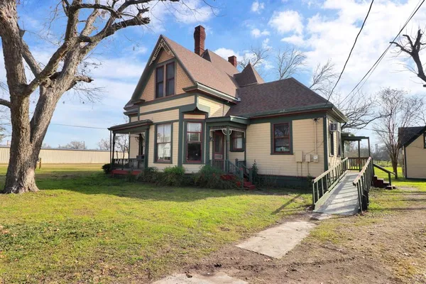 $349,900 | 200 South Colorado Street, Whitney, TX 76692