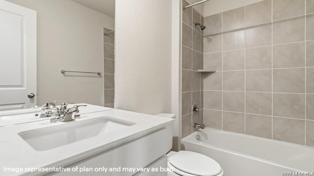 620 Fluted Shoals Cibolo, TX 78108 - Photo 33 of 44 a bathroom with a bathtub shower sink vanity and toilet
