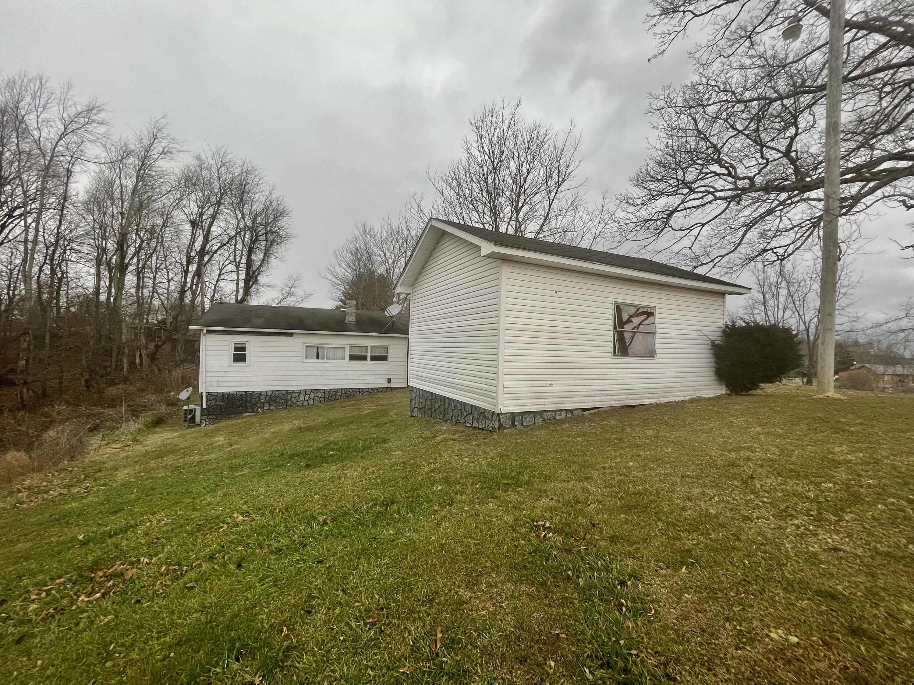 13648 Herald Road Coeburn, VA 24230 - Photo 8 of 13 50B219B7-BBBA-4F48-B884-888702277F1D