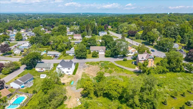 $680,000 | 6 Wedgewood Drive, Colonie, NY 12211