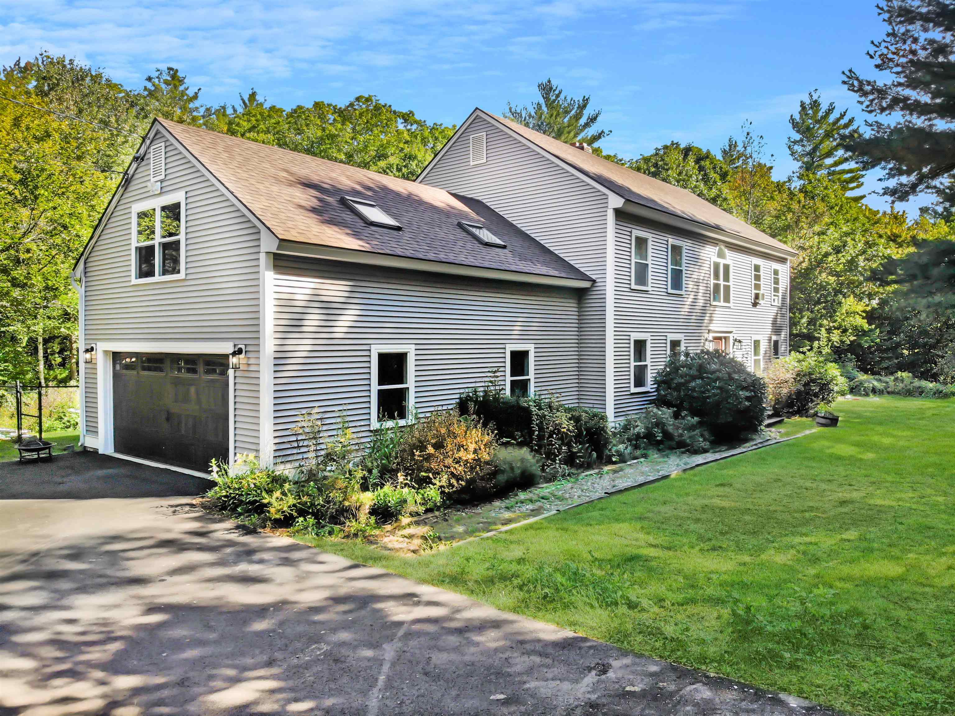 33 Mont Vernon Road Amherst, NH 03031 - Photo 2 of 38