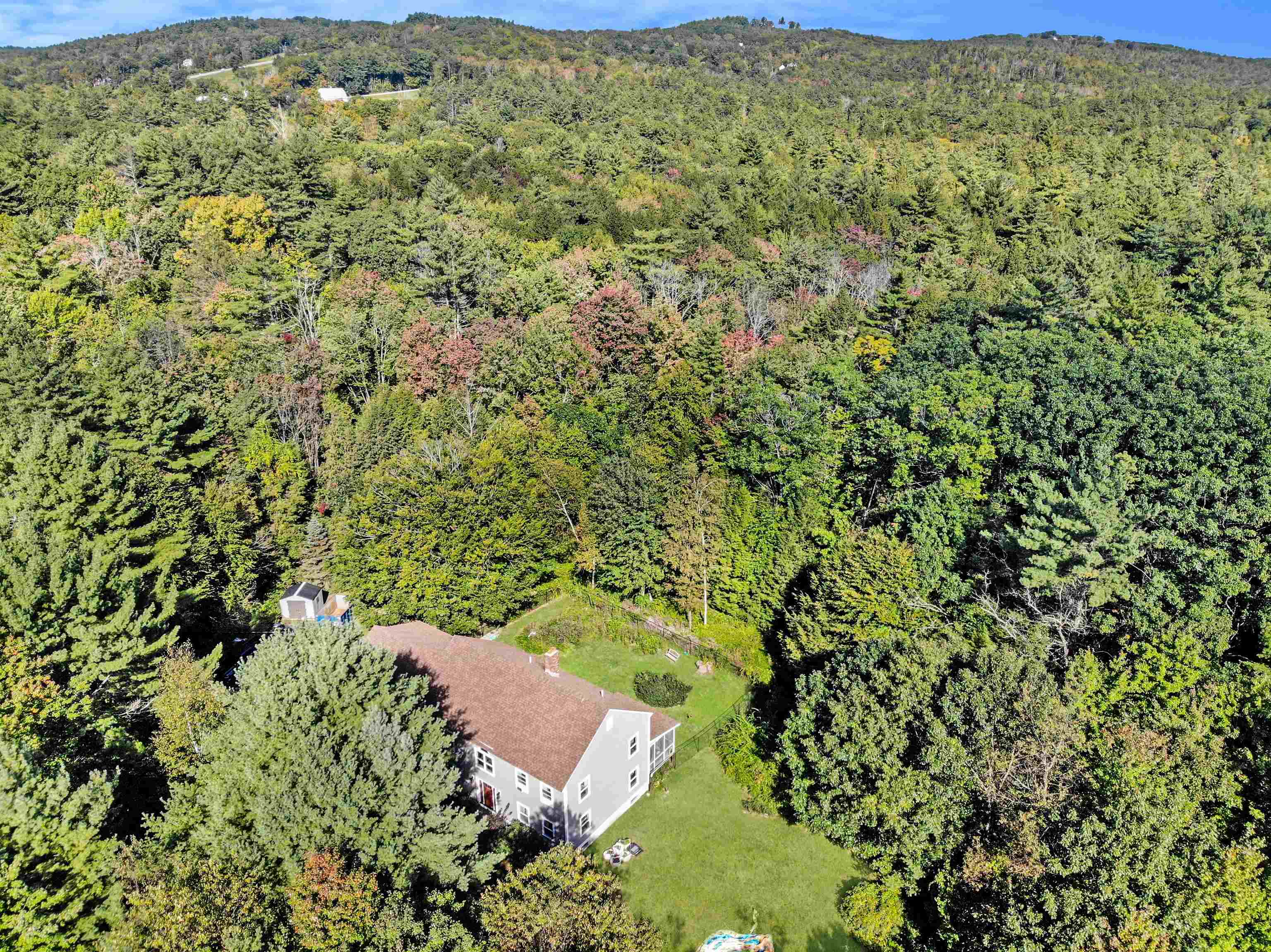 33 Mont Vernon Road Amherst, NH 03031 - Photo 4 of 38