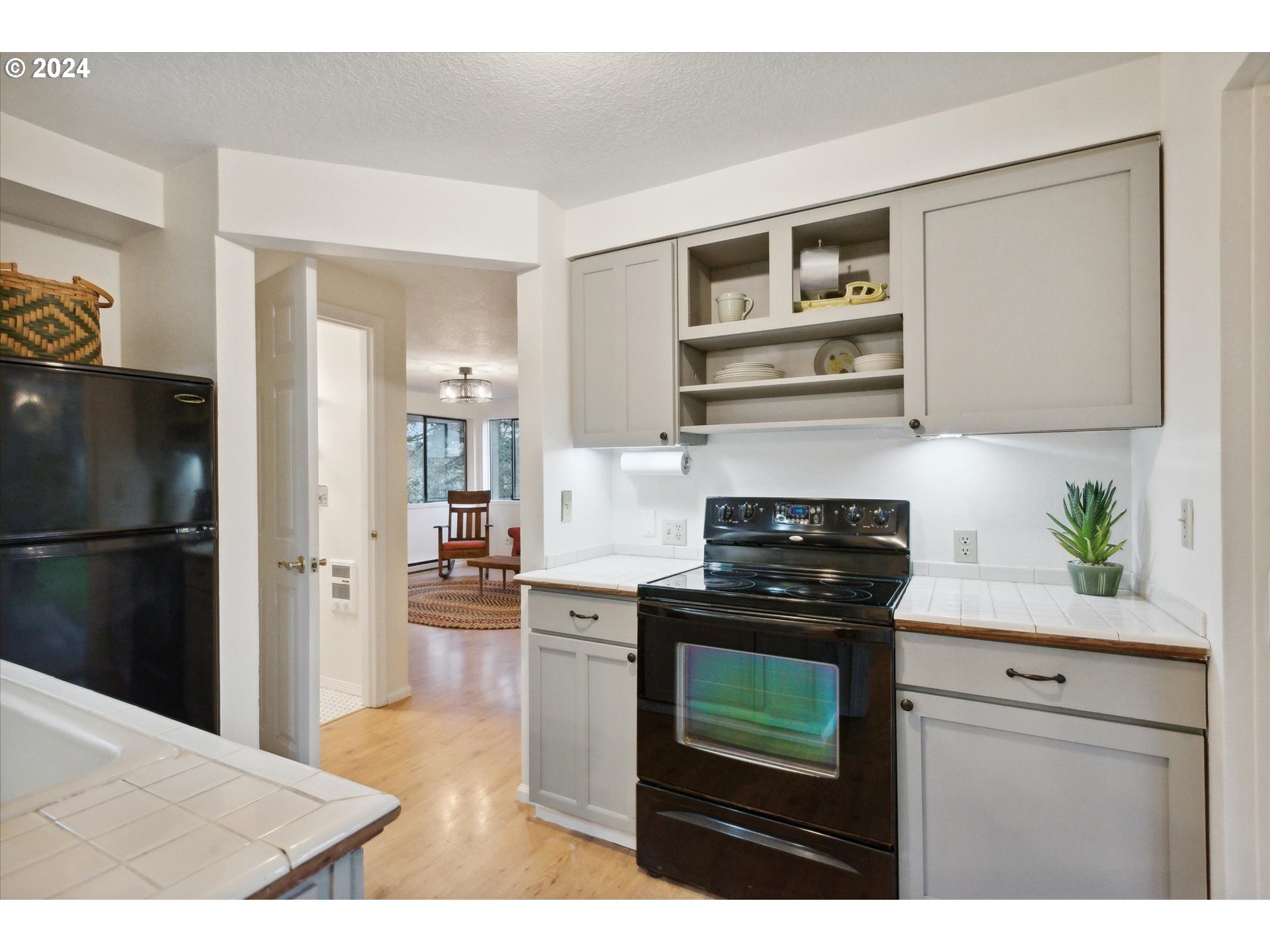 625 Southwest Alice Street Portland, OR 97219 - Photo 8 of 20 Gallery Image 8