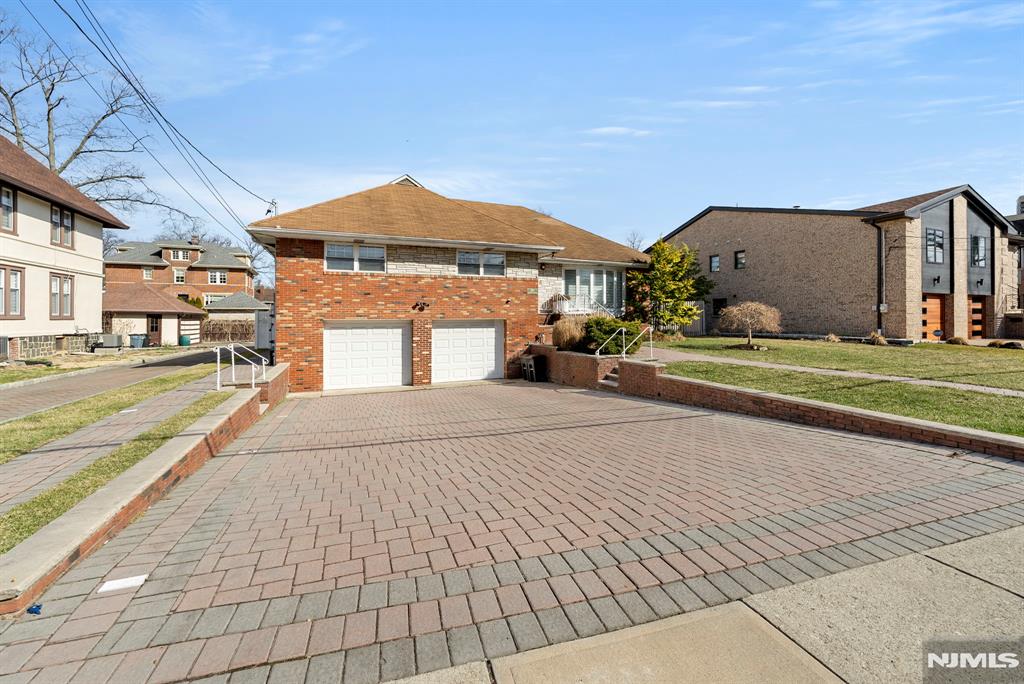 1070 Cumbermeade Road Fort Lee, NJ 07024 - Photo 2 of 34